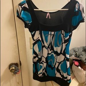 Sophisticated blousecan be worn  to dress up or down